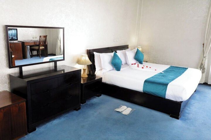 Room 18 of 25
