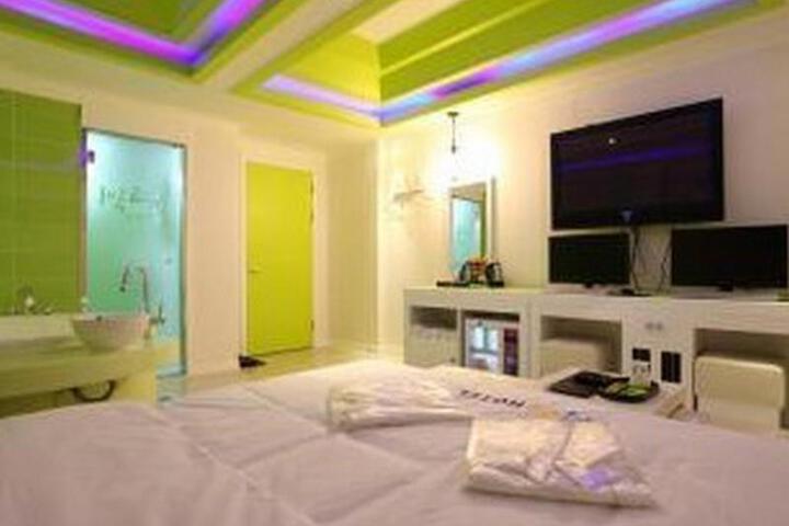 Room 3 of 6