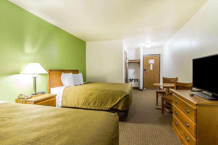 1 Queen Bed (9 of 9)