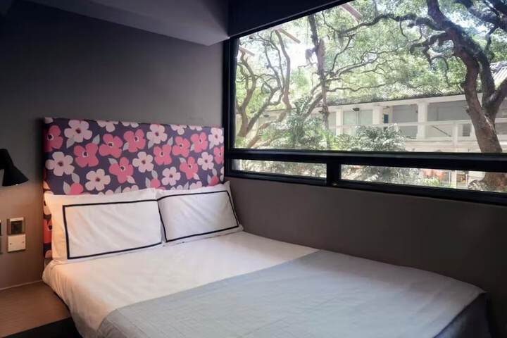 Room 10 of 25