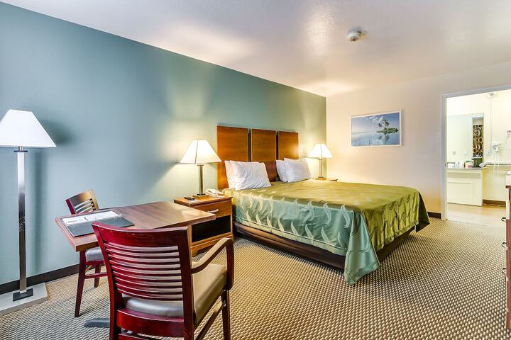 1 King Bed (1 of 4)
