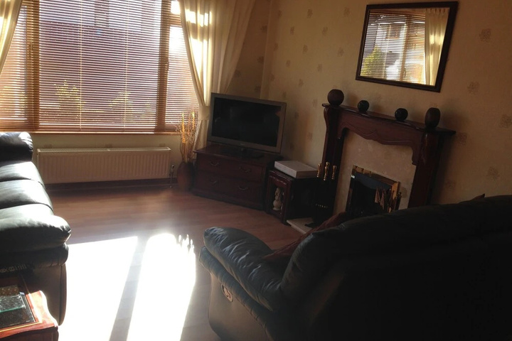 Room 4 of 10