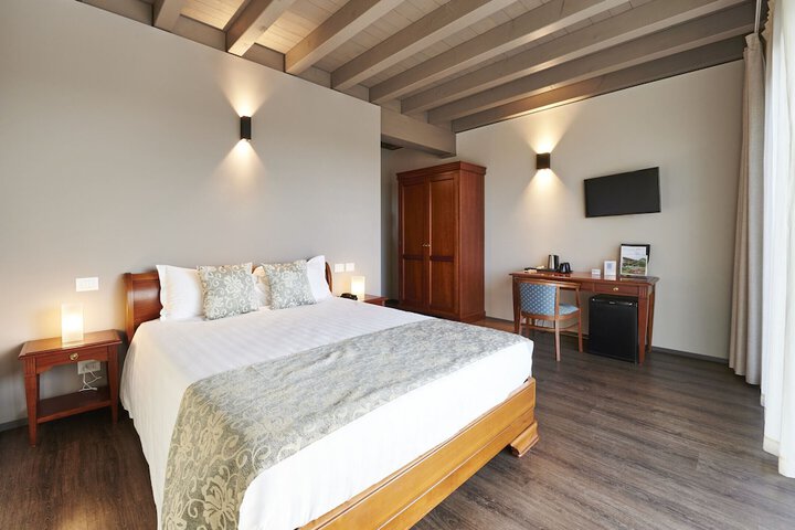 Room 6 of 33