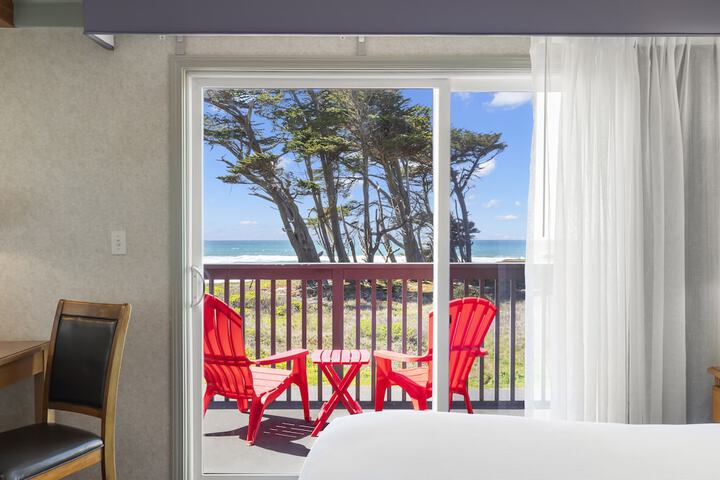 1 King Bed Ocean View (20 of 30)