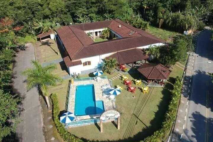 Francis Hotel Pousada in Caraguatatuba
