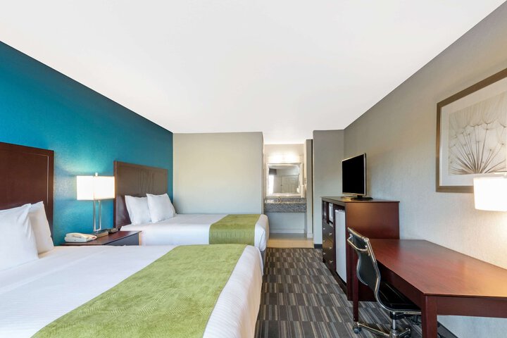 Room 8 of 16