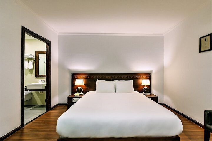 Room 5 of 68