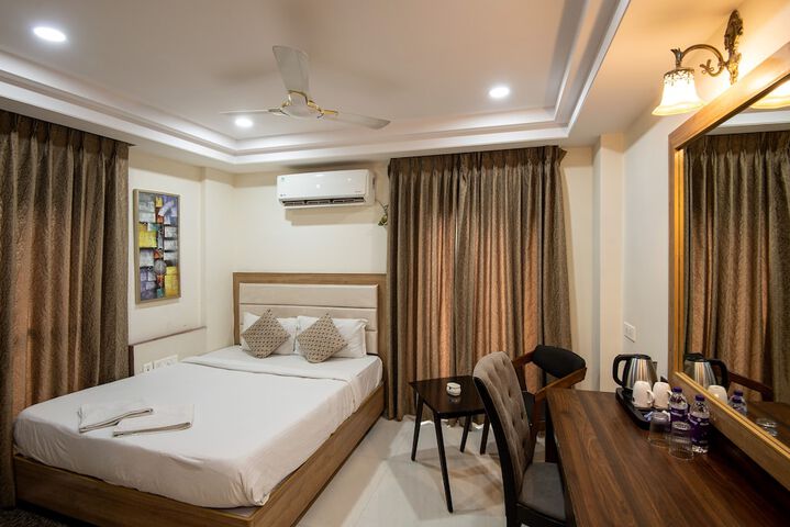 Room 6 of 28