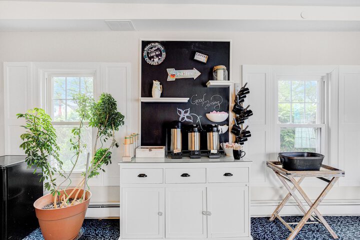 Breakfast/Coffee Service 229 of 282