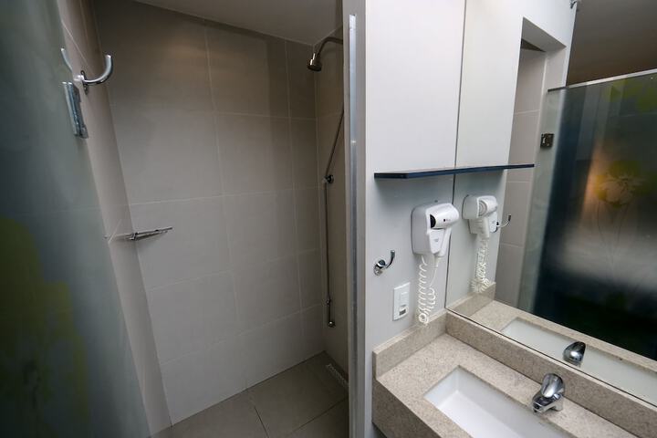 Room 42 of 57