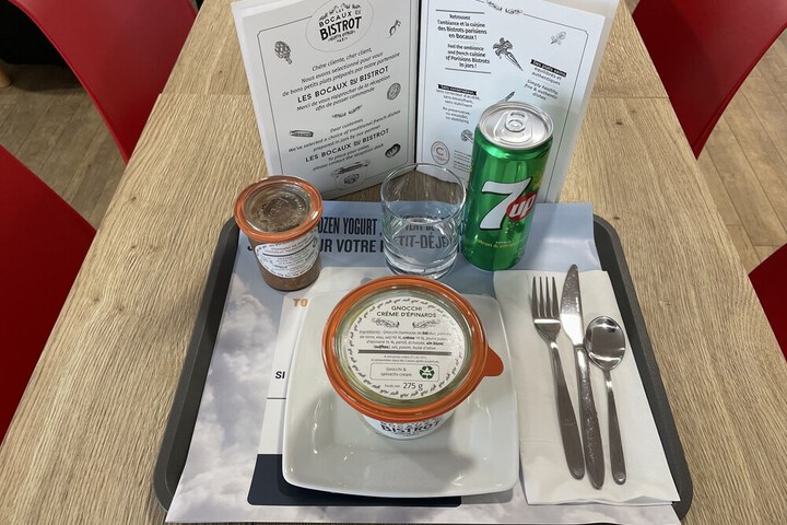 Dining 31 of 46