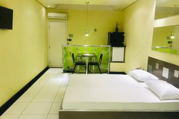 Room 5 of 10