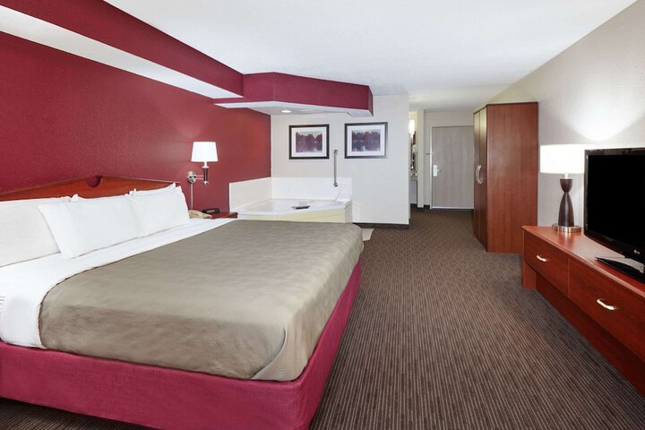 1 King Bed (2 of 8)