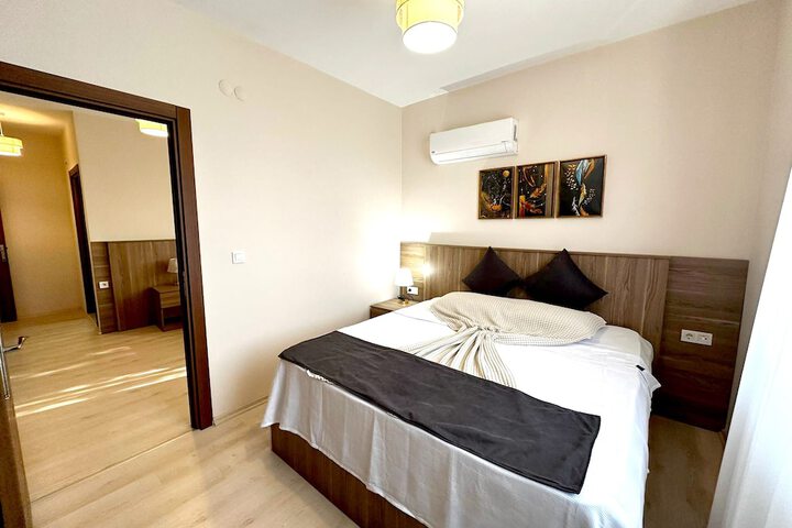 Room 13 of 27