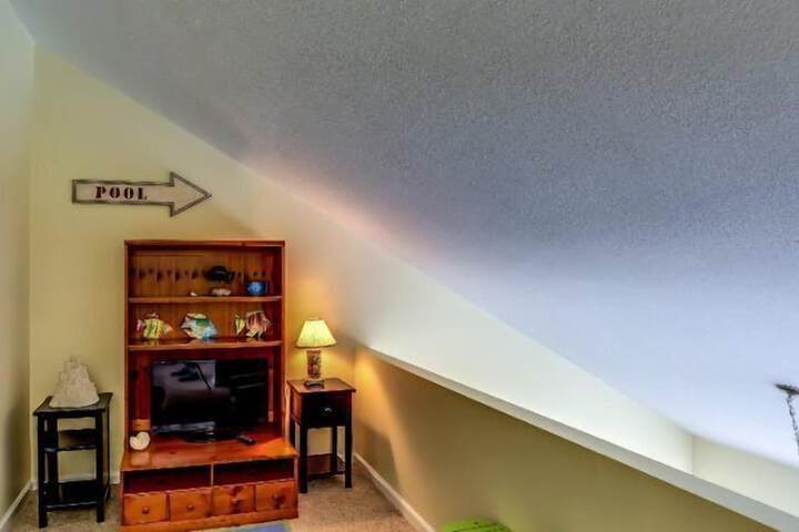 Room 6 of 25