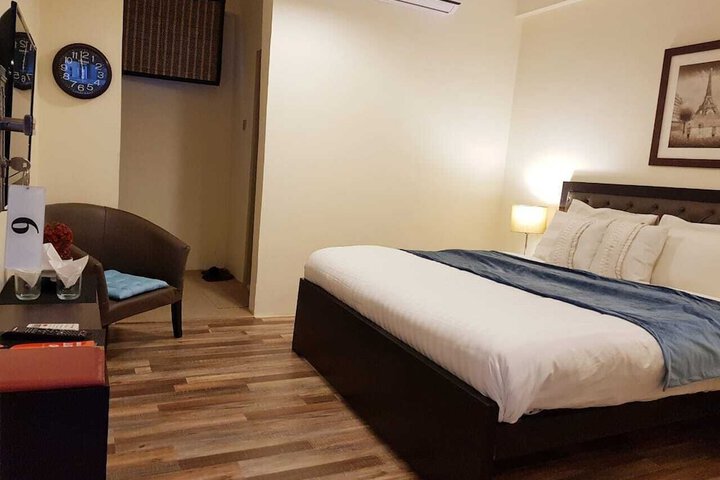 Room 2 of 8