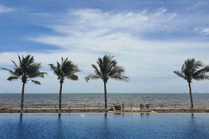 Hotel Pool