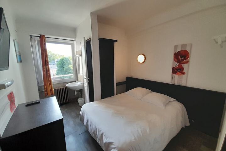 Room 11 of 50