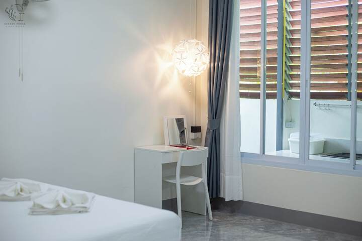 Room 29 of 272