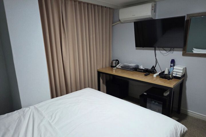 Room 32 of 58