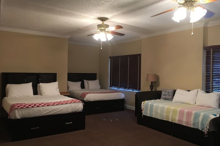 Quadruple Classic Queen Bed (4 of 13)