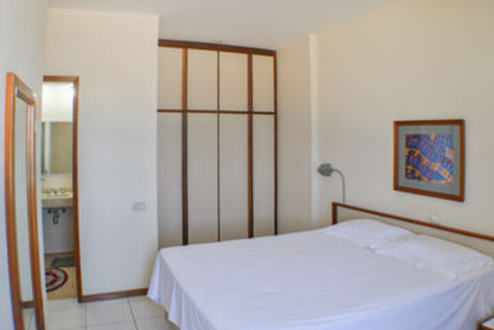 Room 12 of 25