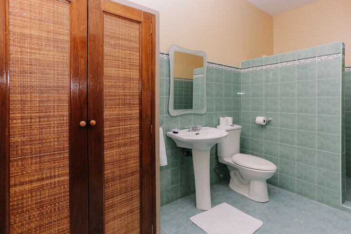 Room 34 of 100
