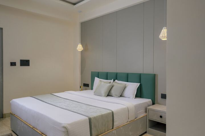 Room 9 of 35