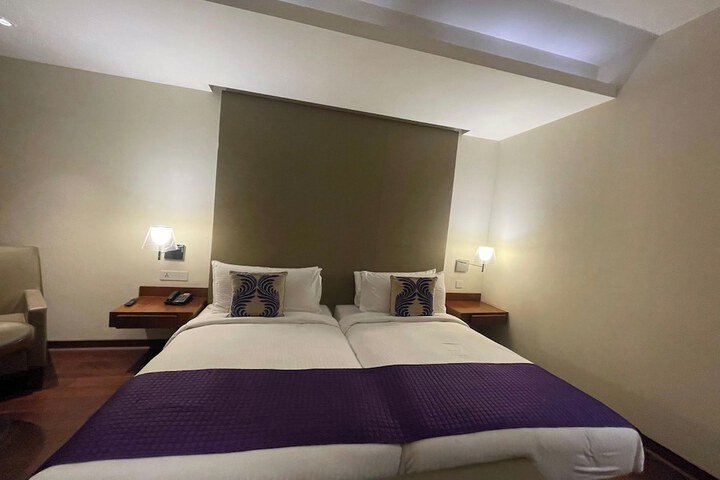 Room 26 of 97