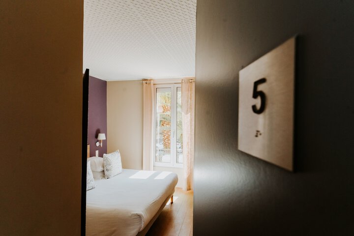 Room 10 of 66