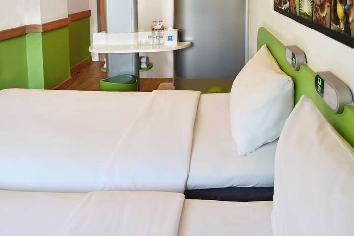 Room 6 of 36