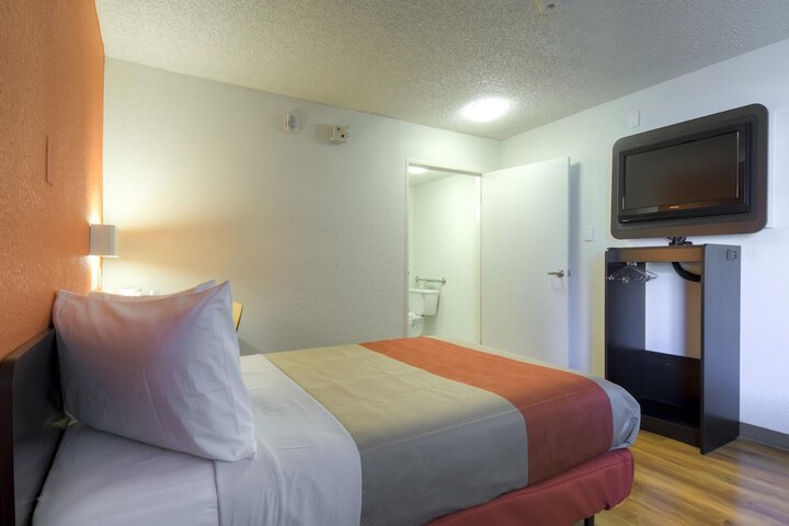 Standard Room, King or Two Doubles (16 of 18)