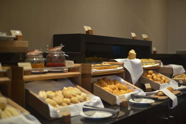 Dining 67 of 77