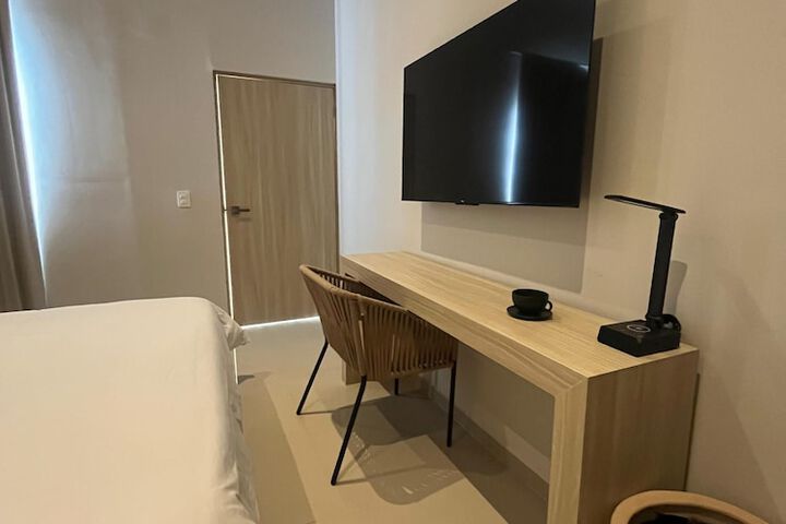 Room 4 of 14