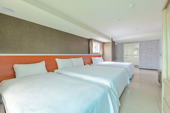 Room 12 of 81