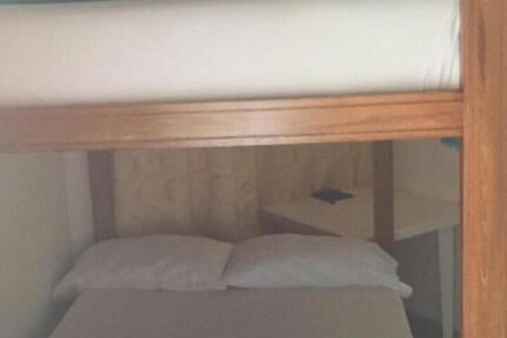 Room 6 of 46