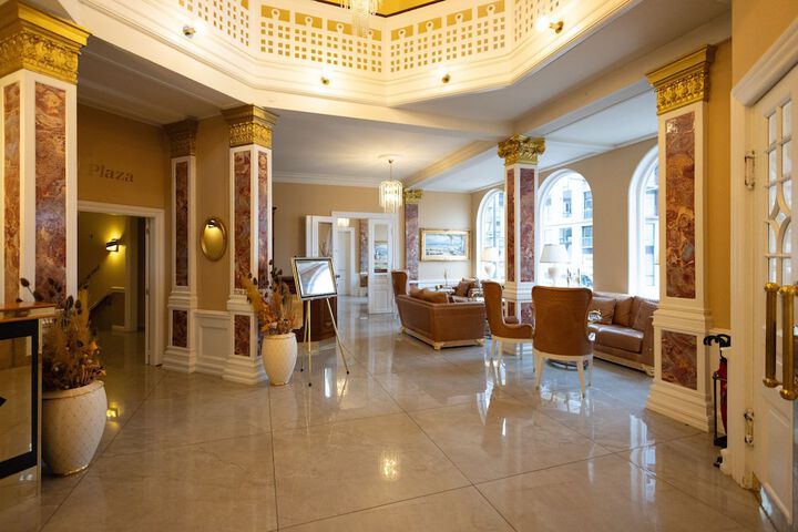 Entrance & Lobby