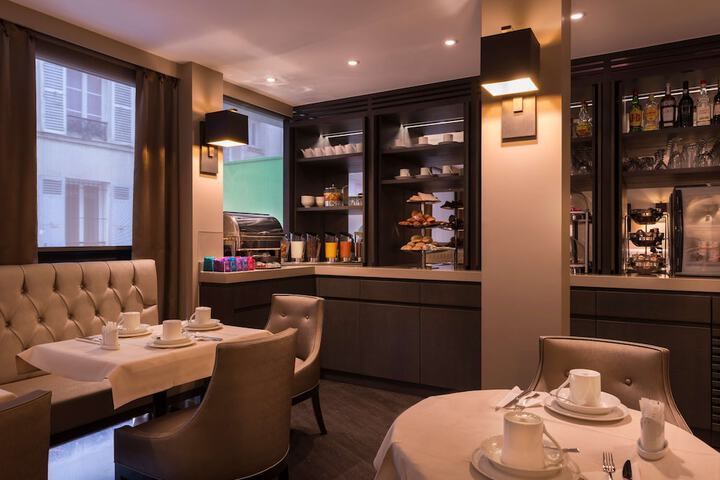 Breakfast area