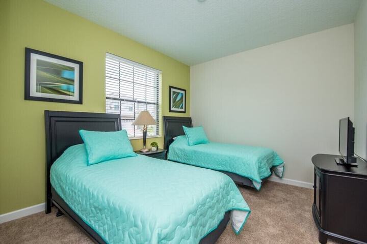 Room 12 of 37