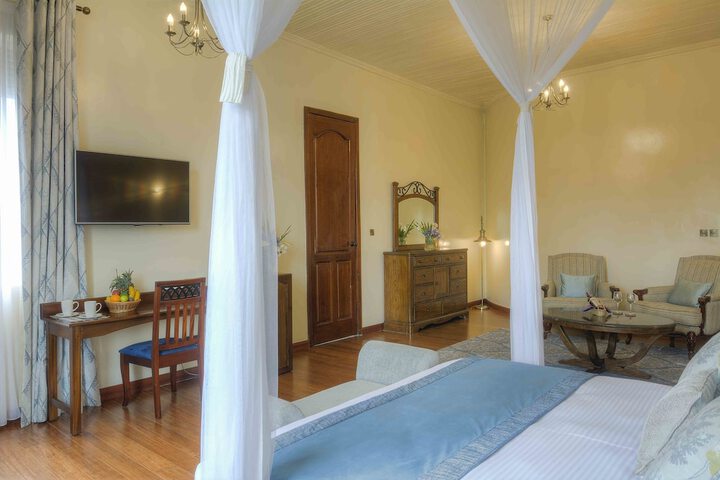 Room 4 of 37