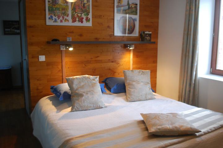 Room 6 of 90