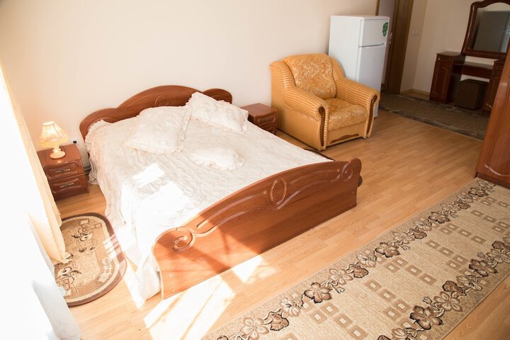 Room 2 of 44