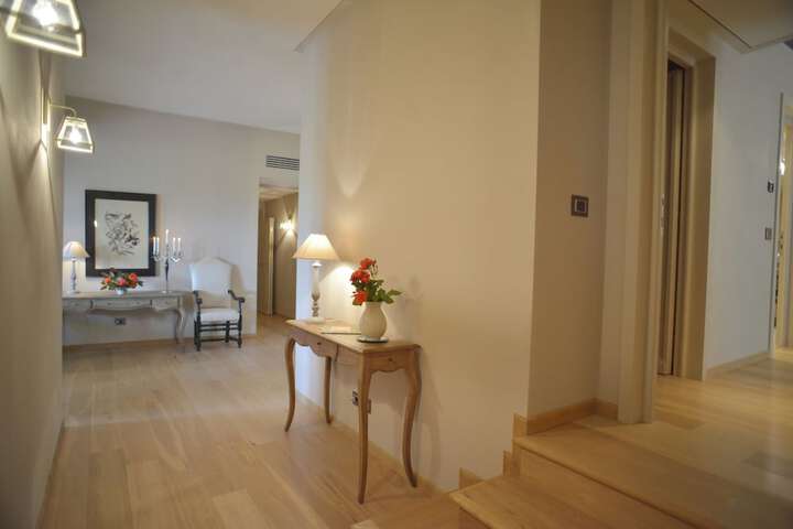 Room 106 of 216