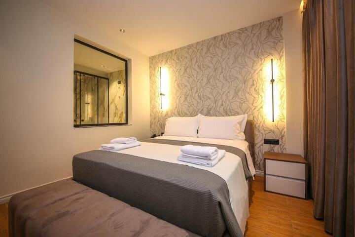 Room 19 of 108