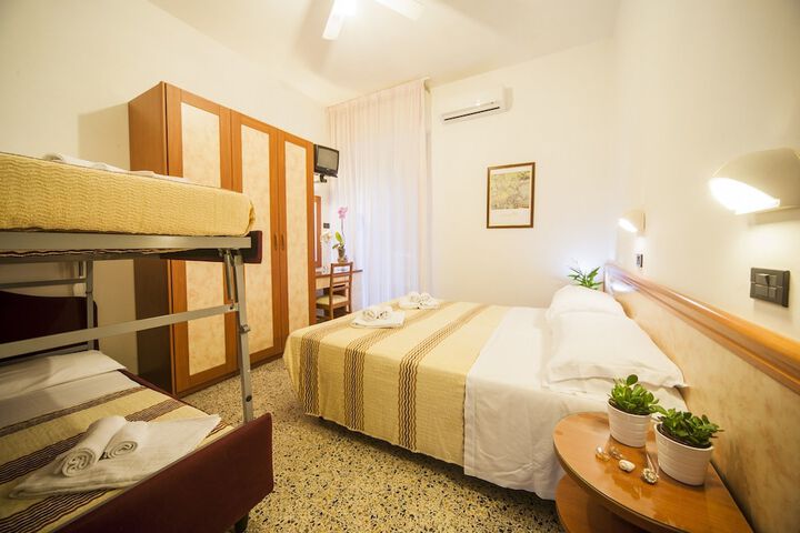 Room 7 of 27