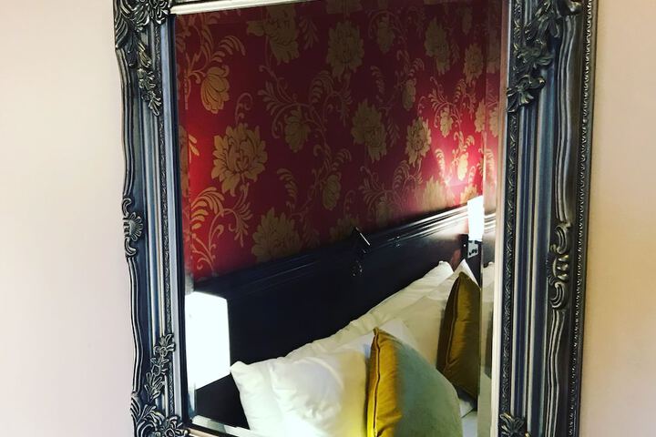 Room 9 of 94