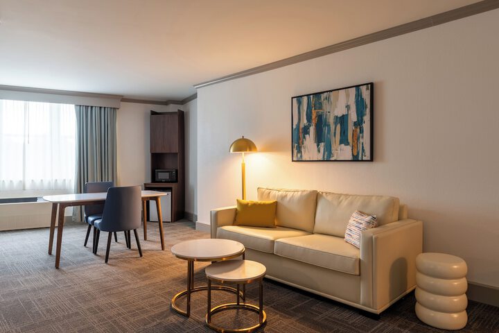 Room 27 of 108