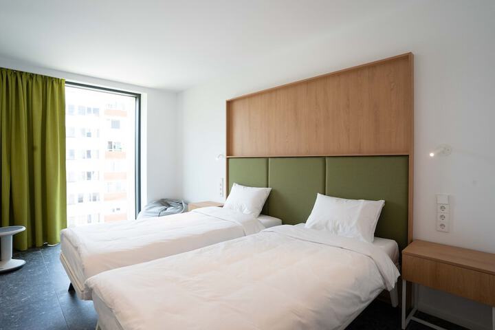 Room 6 of 114