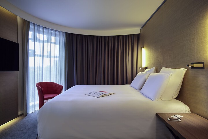 Room 14 of 99