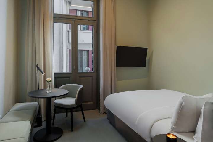 Room 13 of 24